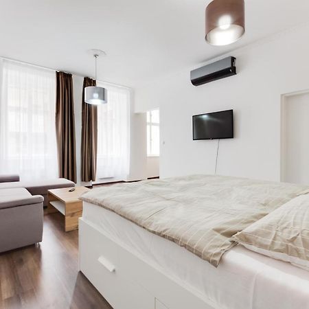 Free Days Luxury Apartment ปราก ภายนอก รูปภาพ