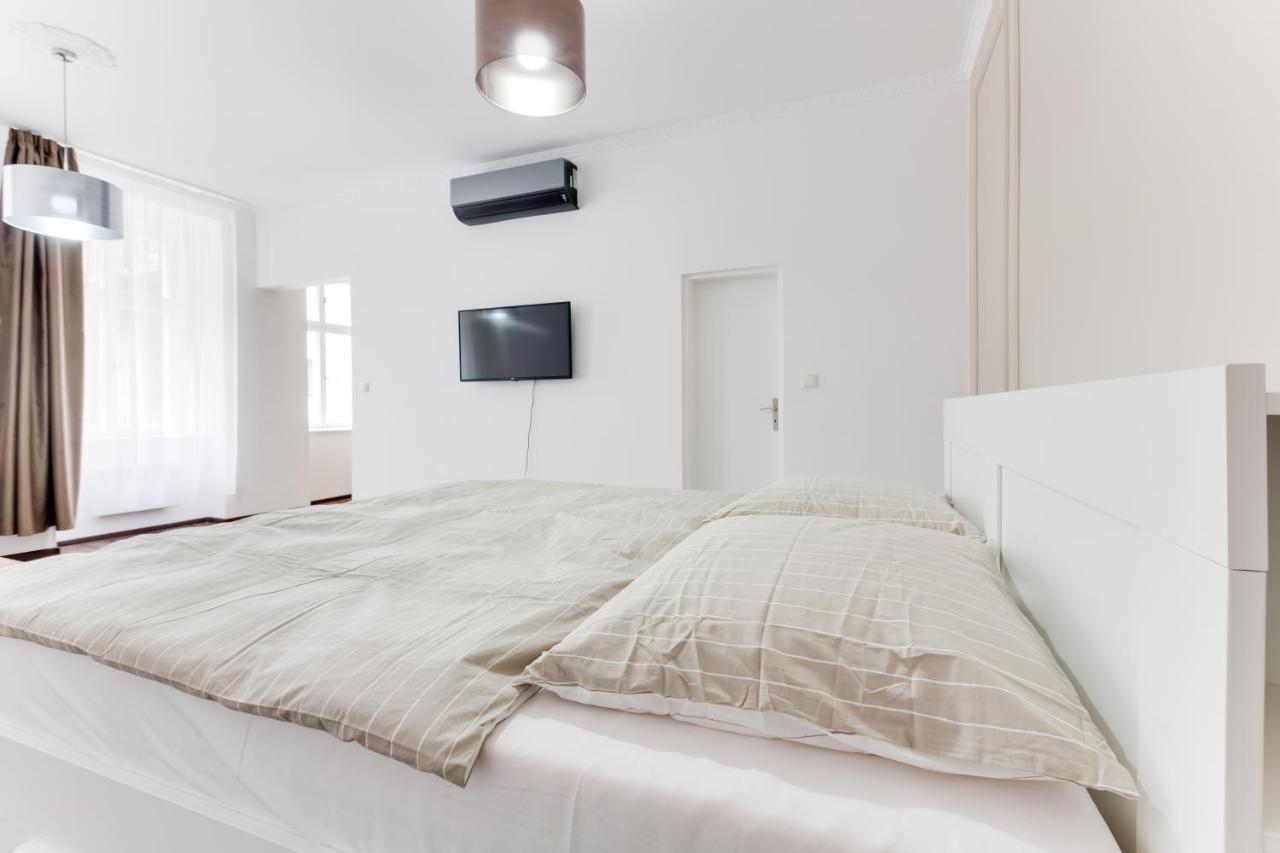 Free Days Luxury Apartment ปราก ภายนอก รูปภาพ